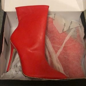 Shoe boots red with studs